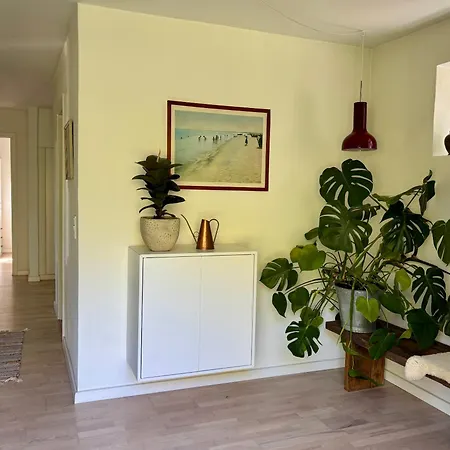 Feriehus Lyst I Grønne Omgivelser Nær Vandet Vejby